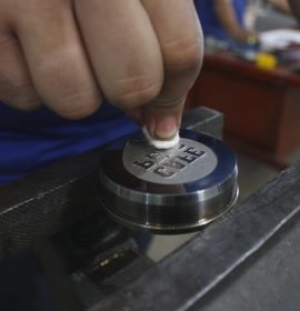 Acabamento ferramentaria e usinagem de moldes e injeção 1